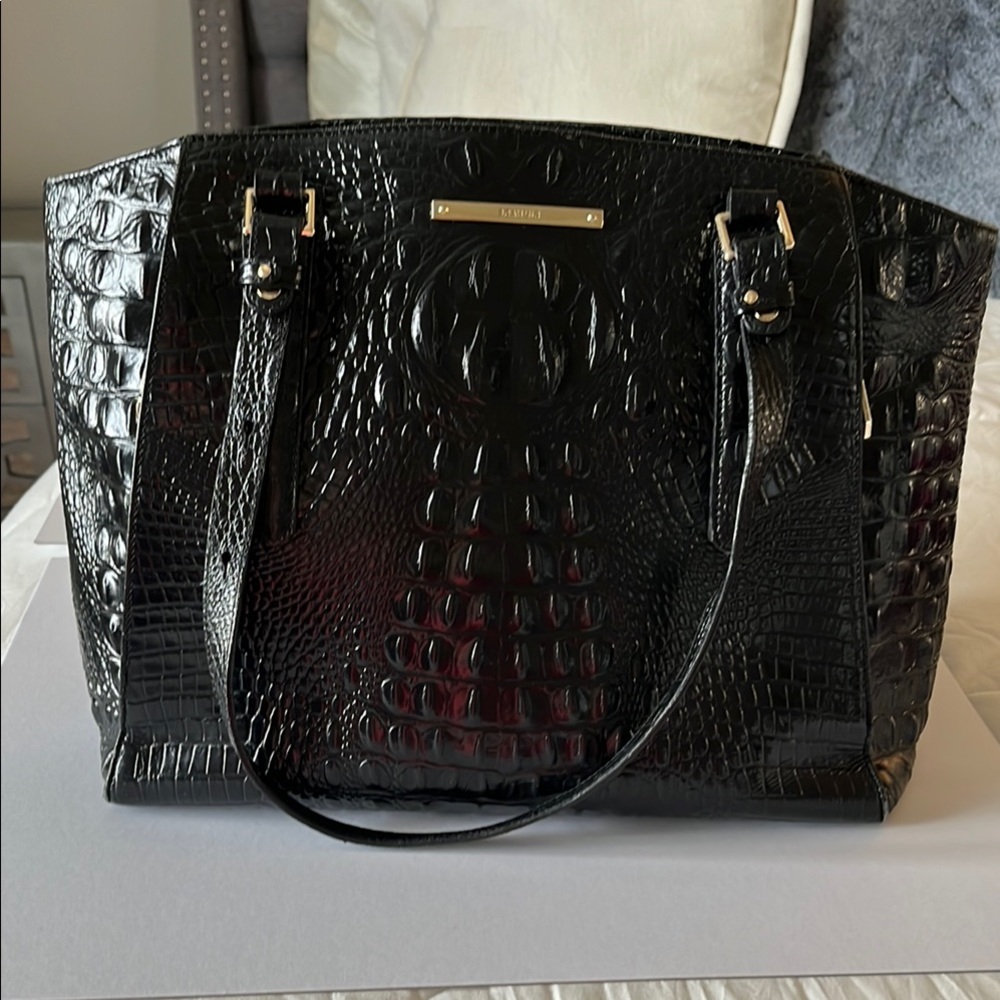 Elegant Black Crocodile-Embossed Tote Bag